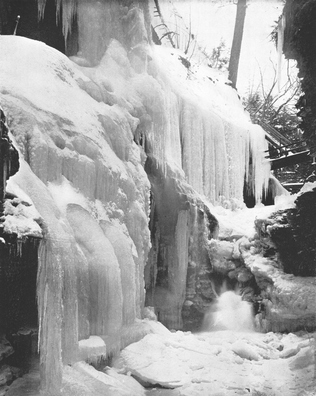 Rainbow Falls in Winter, Watkins Glen, New Yorkin osavaltio, Yhdysvallat, c1900. tekijältä Unbekannt