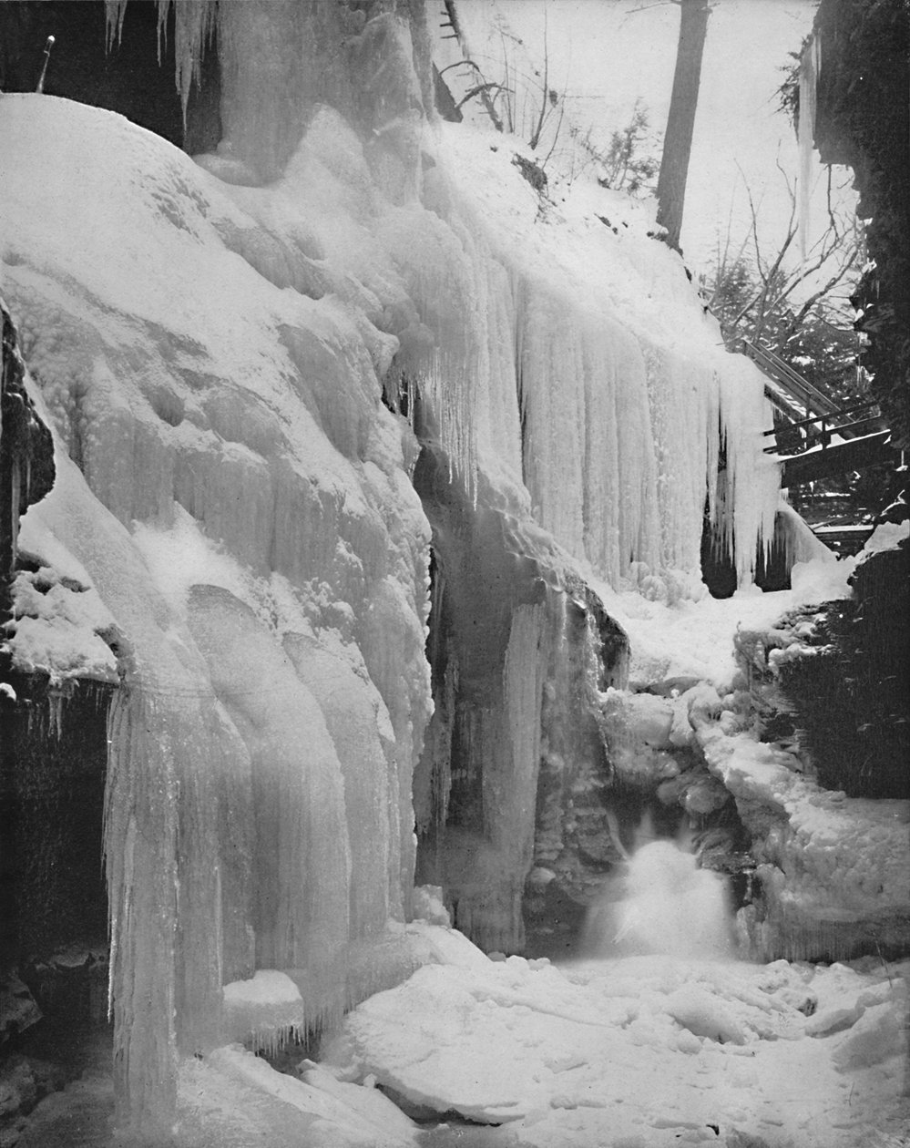 Rainbow Falls in Winter, Watkins Glen, New York, 1897. tekijältä Unbekannt