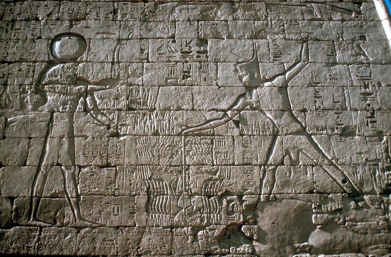 Ramses III löi vihollisiaan ennen Amun-Raa, Mortuary Temple, Medinet Habu, Egypti, 1100-luvulla eKr. tekijältä Unbekannt