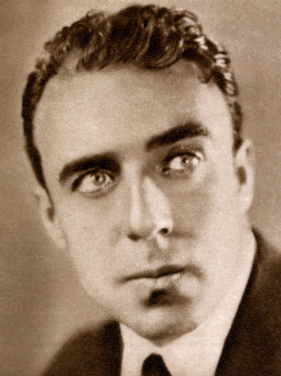 Raoul Walsh, yhdysvaltalainen elokuvaohjaaja, 1933 tekijältä Unbekannt