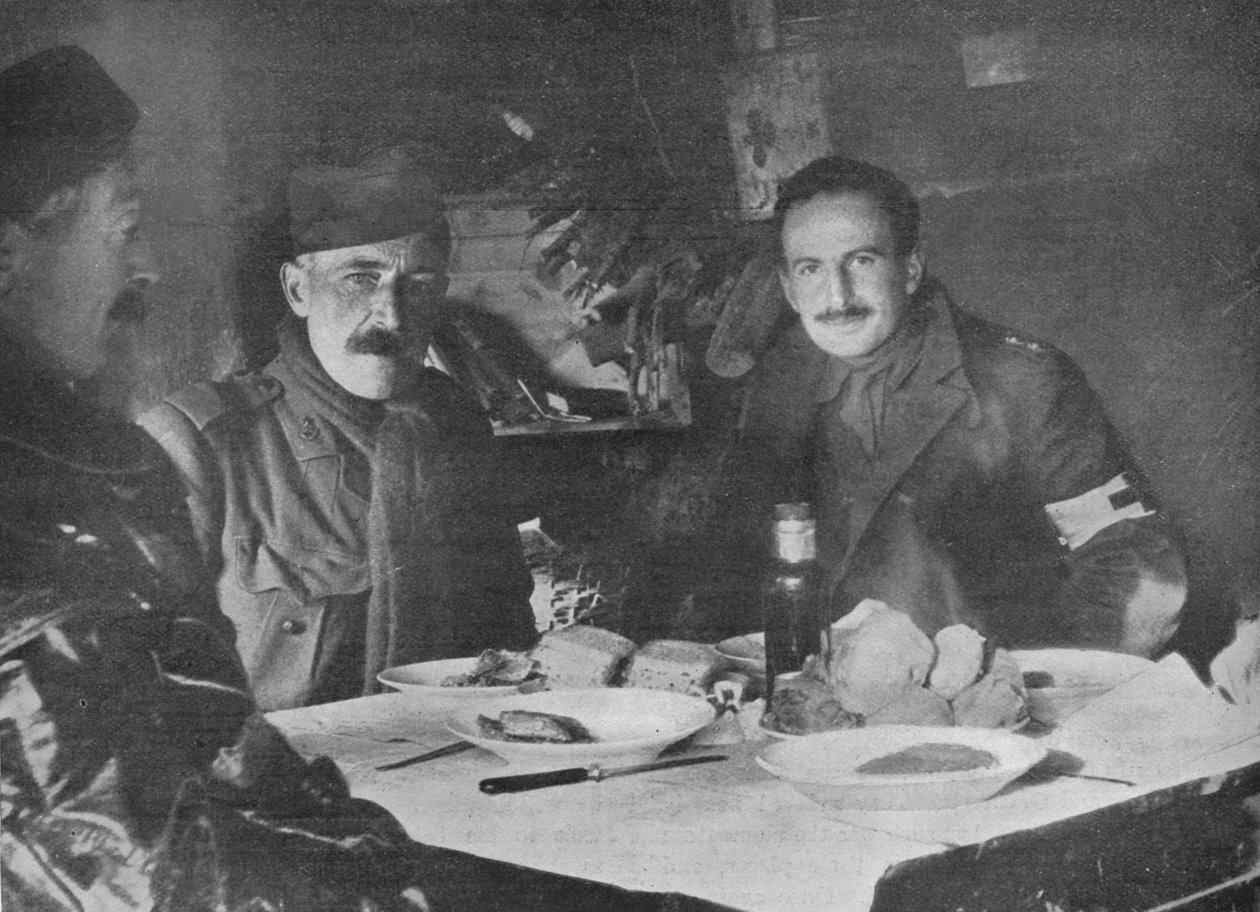 Punaisen Ristin upseerit illallisella kaivetussa paikassa, 1914 tekijältä Unbekannt