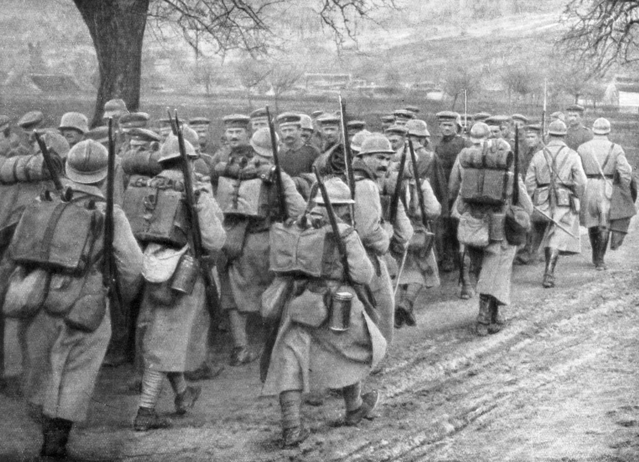 Avustus ranskalainen jalkaväki, joka ohitti vankijonon, Plessis-de-Roye, Picardie, Ranska, 30. maaliskuuta 1918 tekijältä Unbekannt