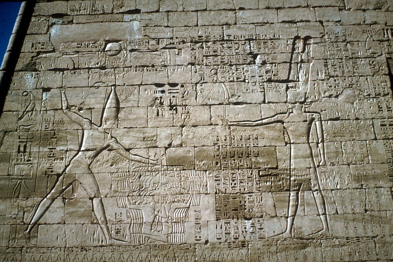 Vihollisia lyövän Ramses III:n helpotus, Ramses III:n ruumistemppeli, Medinet Habu, 1200 eKr. tekijältä Unbekannt