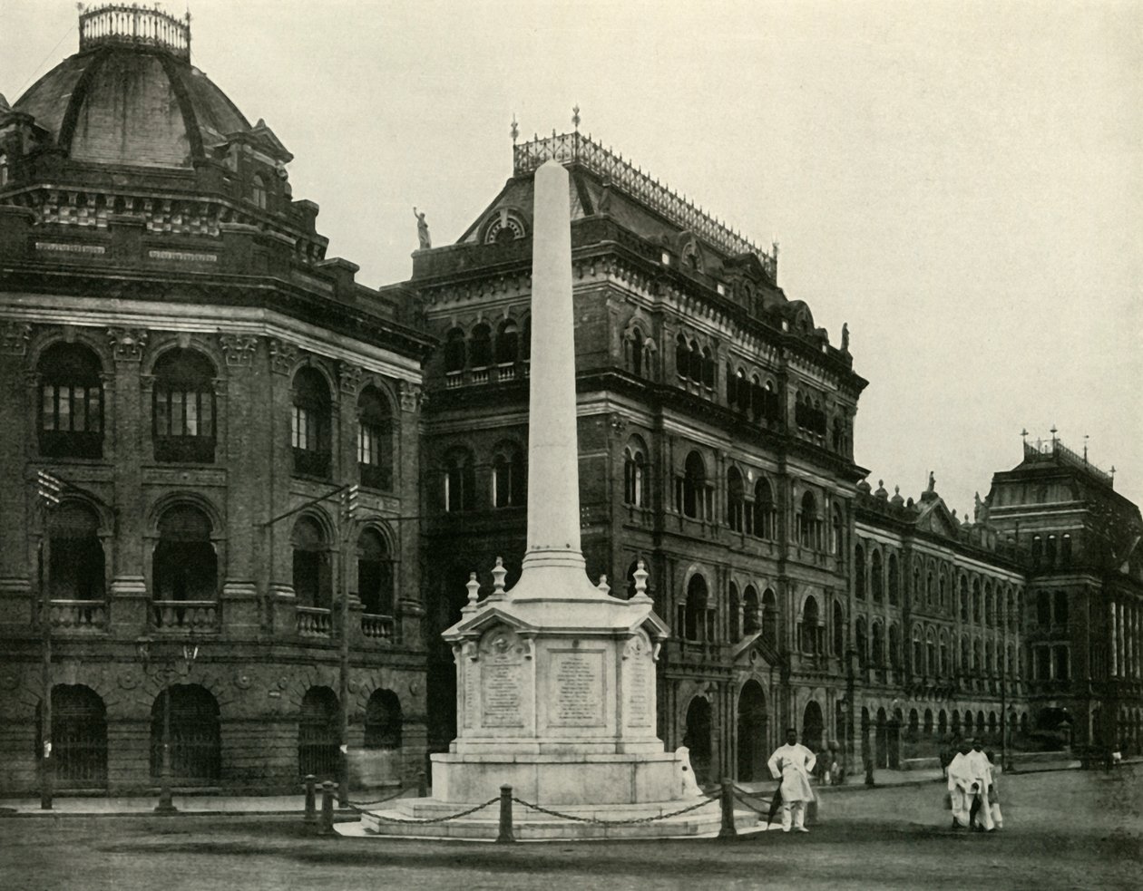 Lord Curzonin pystyttämän Holwell-monumentin kopio, 1925. tekijältä Unbekannt