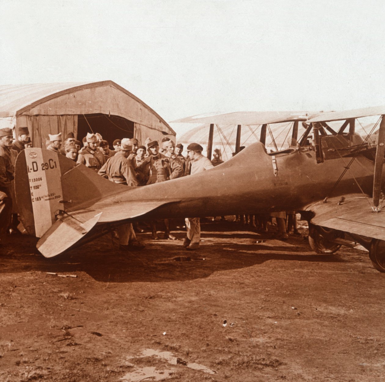 Hävittäjäkoneen paluu, c1914-c1918 tekijältä Unbekannt