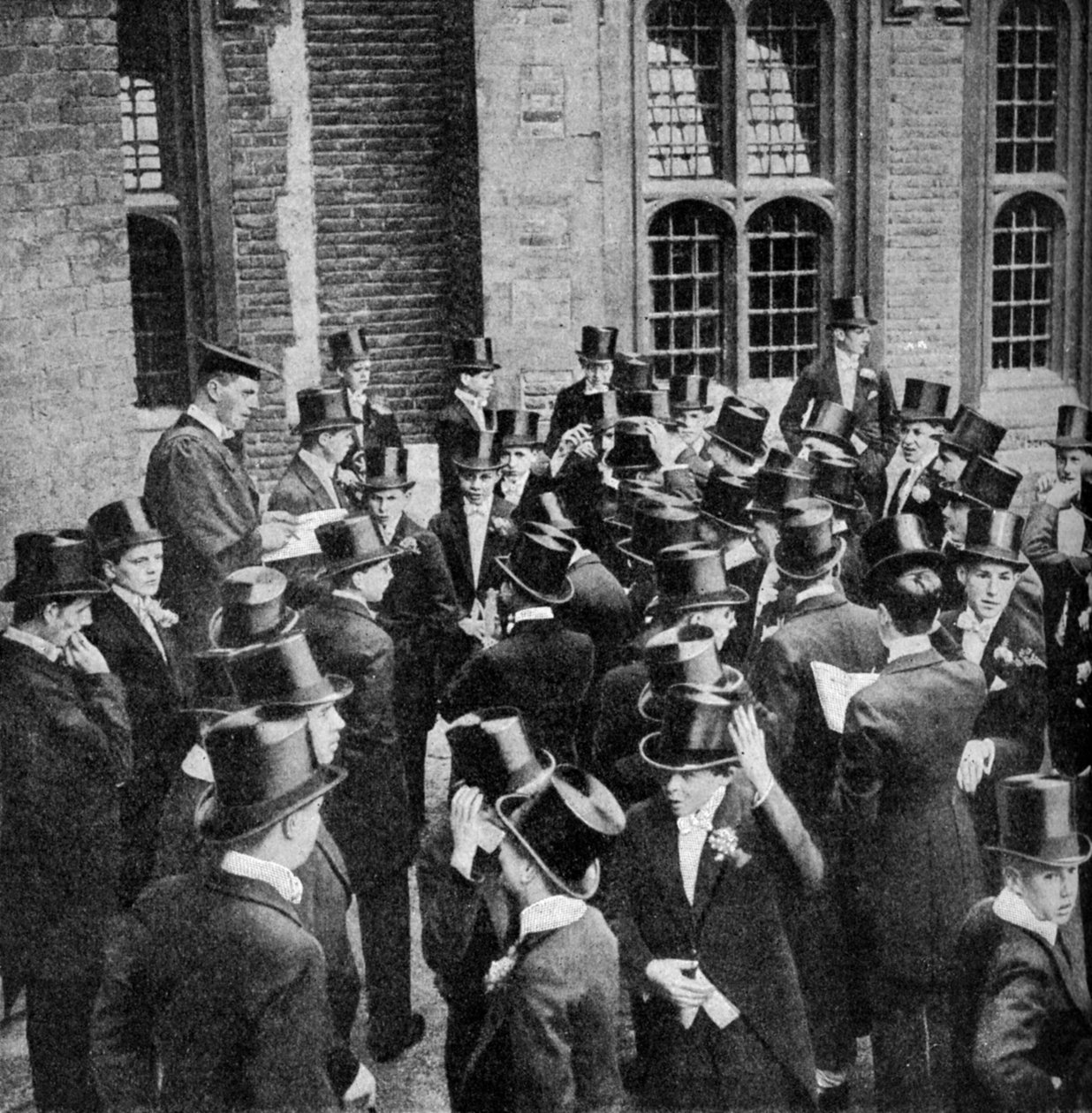 Etonilaisten nimenhuuto 4. kesäkuuta Berkshiressä, vuodelta 1922 tekijältä Unbekannt