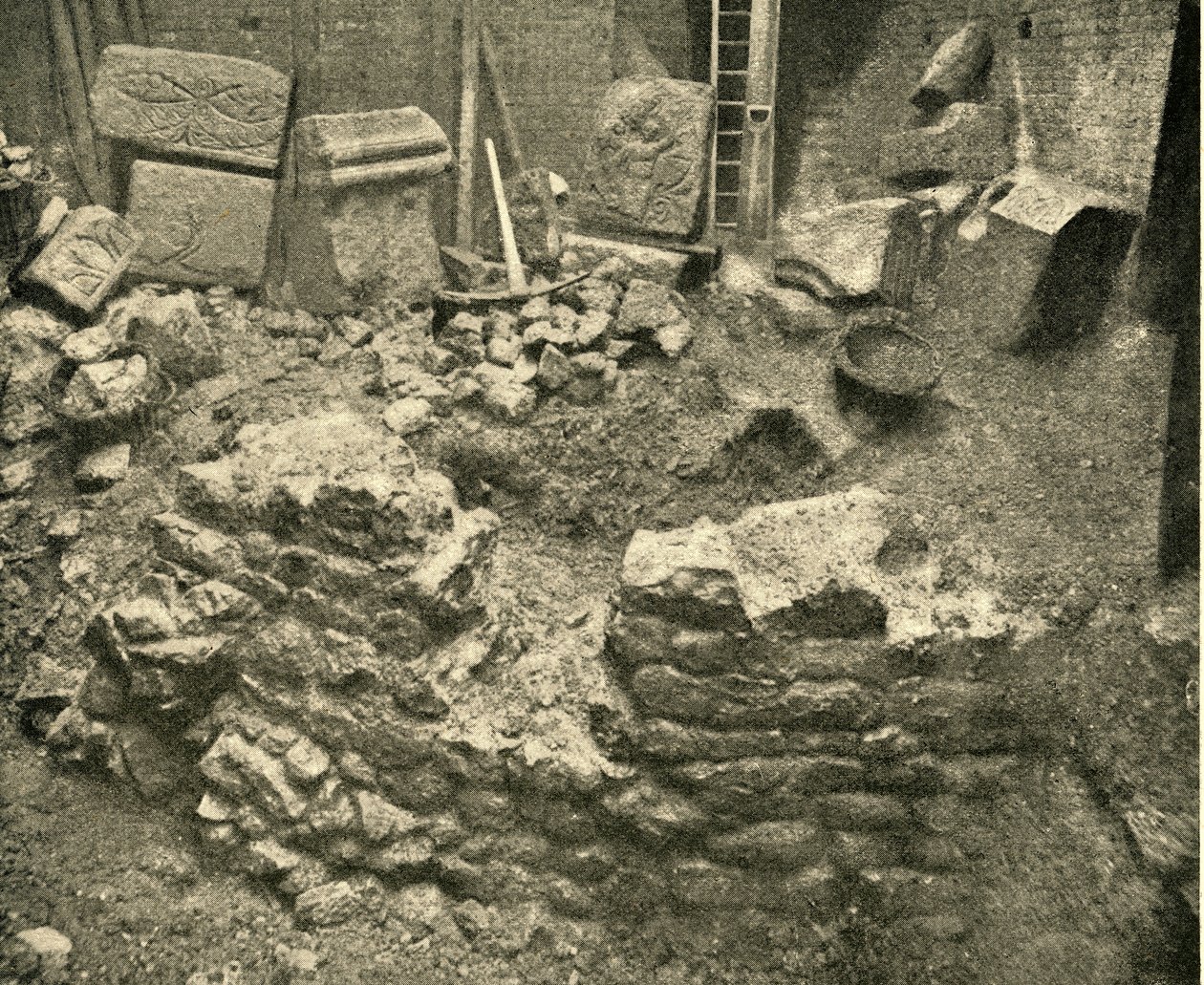 Rooman jäännökset löydettiin Lontoon muurin linnakkeesta, 1908 tekijältä Unbekannt