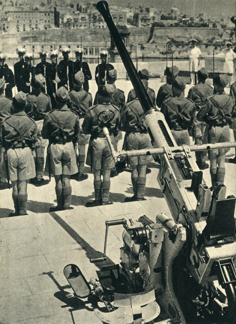 Kuninkaalliset merijalkaväet paraatissa, jossa juhlitaan Maltan onnistunutta puolustamista, toista maailmansotaa, 1943 1944. tekijältä Unbekannt