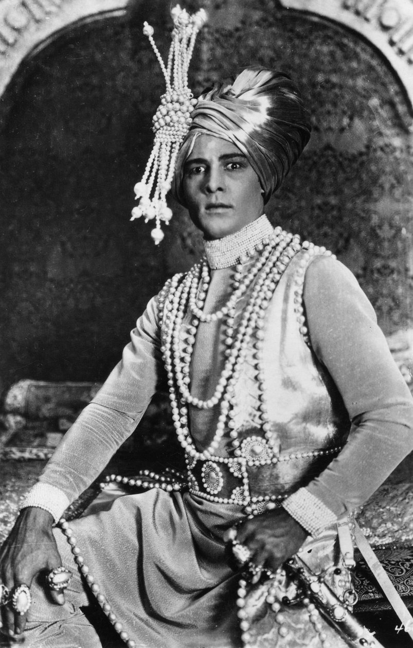 Rudolph Valentino 1895-1926 elokuvassa The Young Rajah, 1922 tekijältä Unbekannt