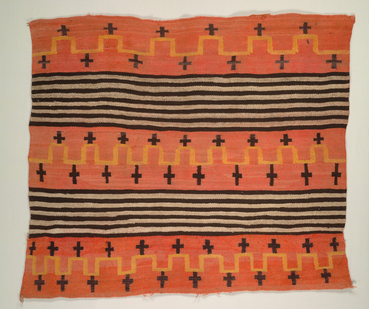 Matto-naiset, jotka käyttävät peittoa, n. 1895-1905. tekijältä Unbekannt