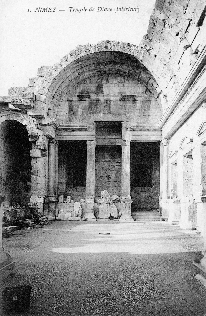 Roomalaisen Dianan temppelin tuhoutunut sisustus, Nimes, Ranska, 1900-luku tekijältä Unbekannt