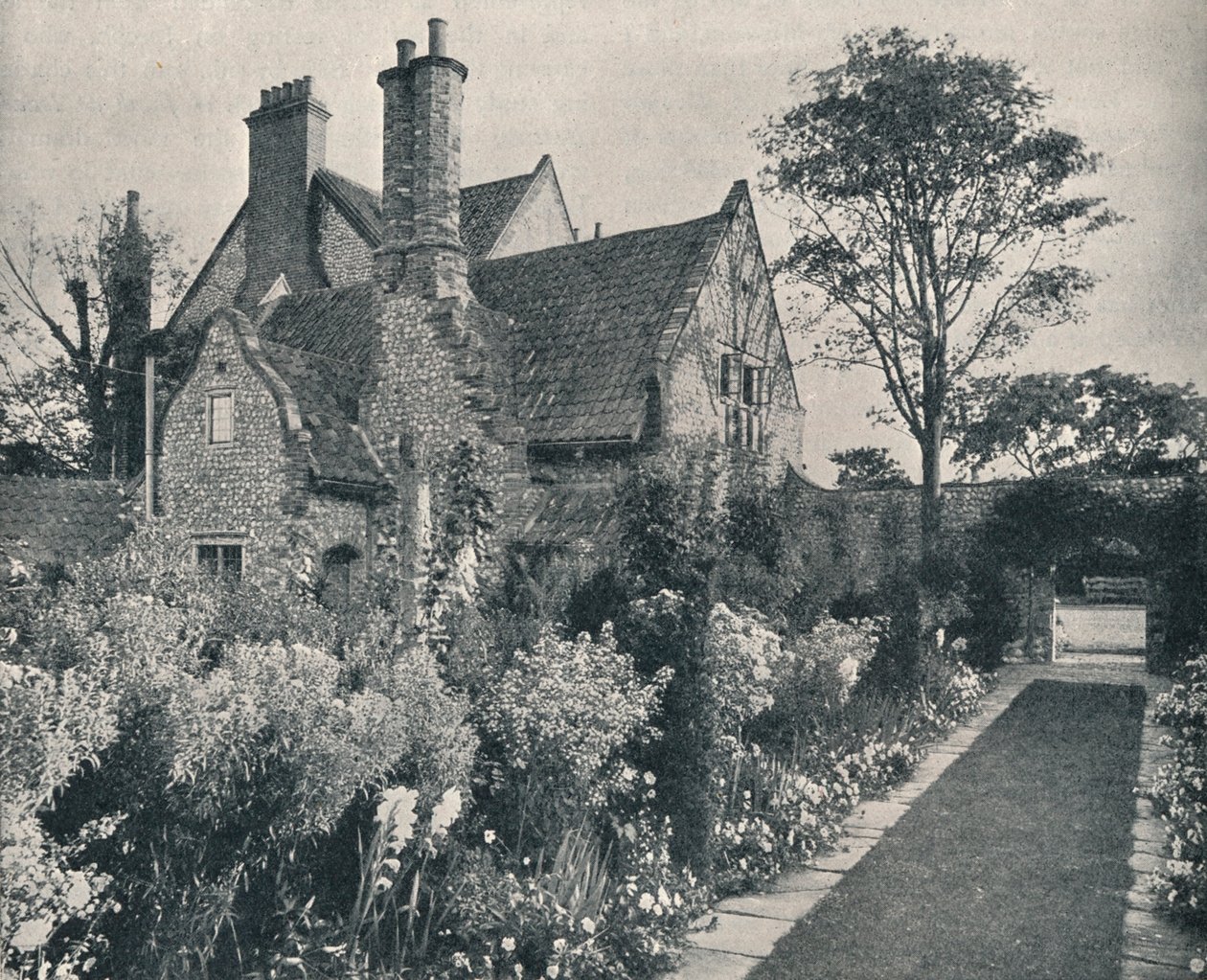 Runton Old Hall, Norfolk, Näkymä luoteesta, v1909 tekijältä Unbekannt