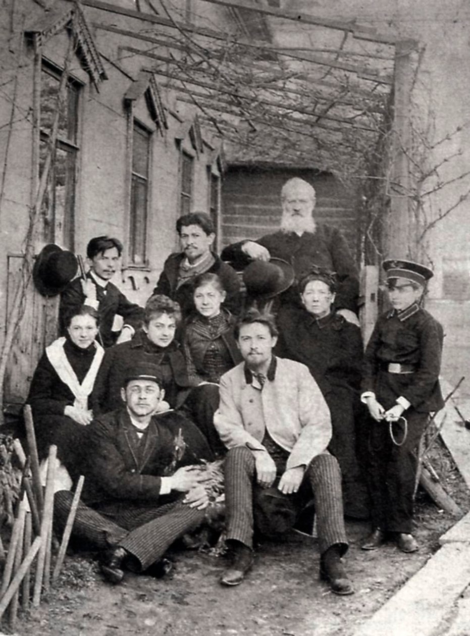 Venäläinen kirjailija Anton Tšehov perheen ja ystävien kanssa, 1890 tekijältä Unbekannt