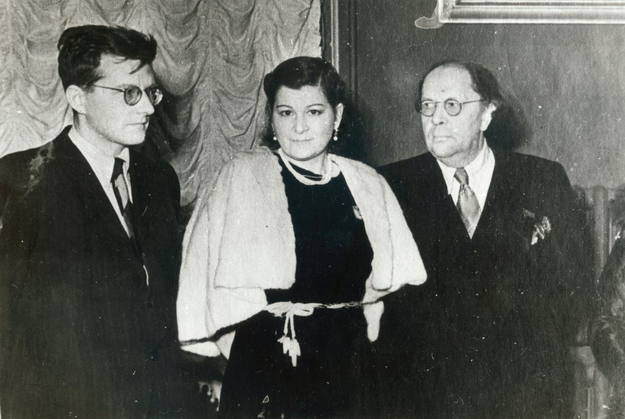 Venäläinen säveltäjä Dmitri Šostakovitš, laulaja Maria Maksakova ja kirjailija Aleksei Tolstoi, 1943 tekijältä Unbekannt