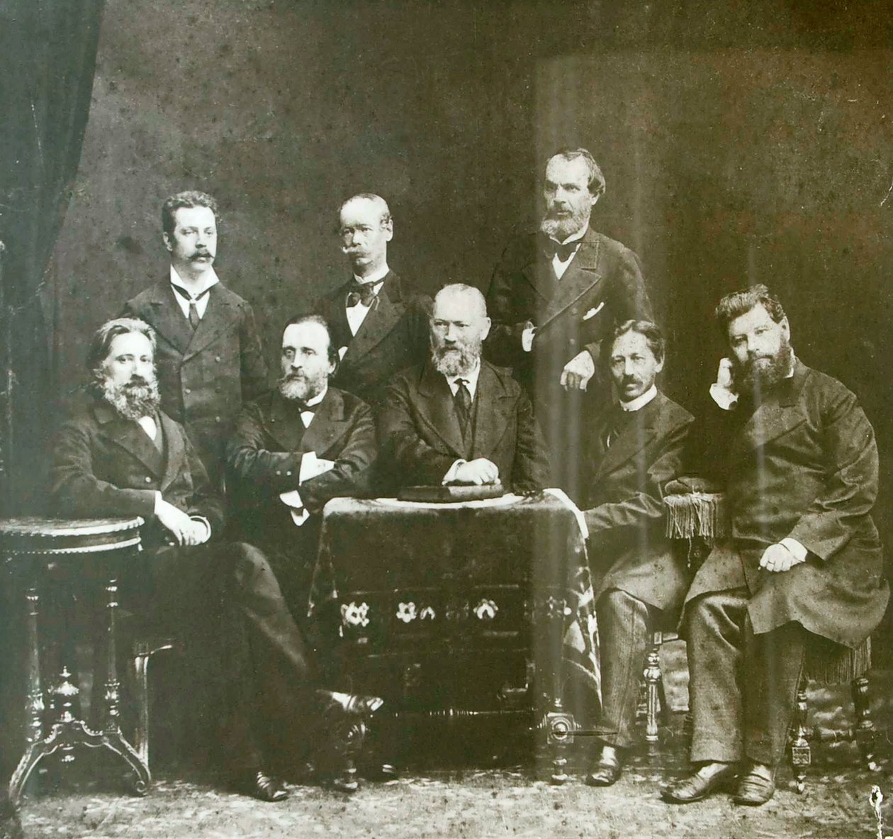Venäläiset näytelmäkirjailijat, 1870-luku tekijältä Unbekannt