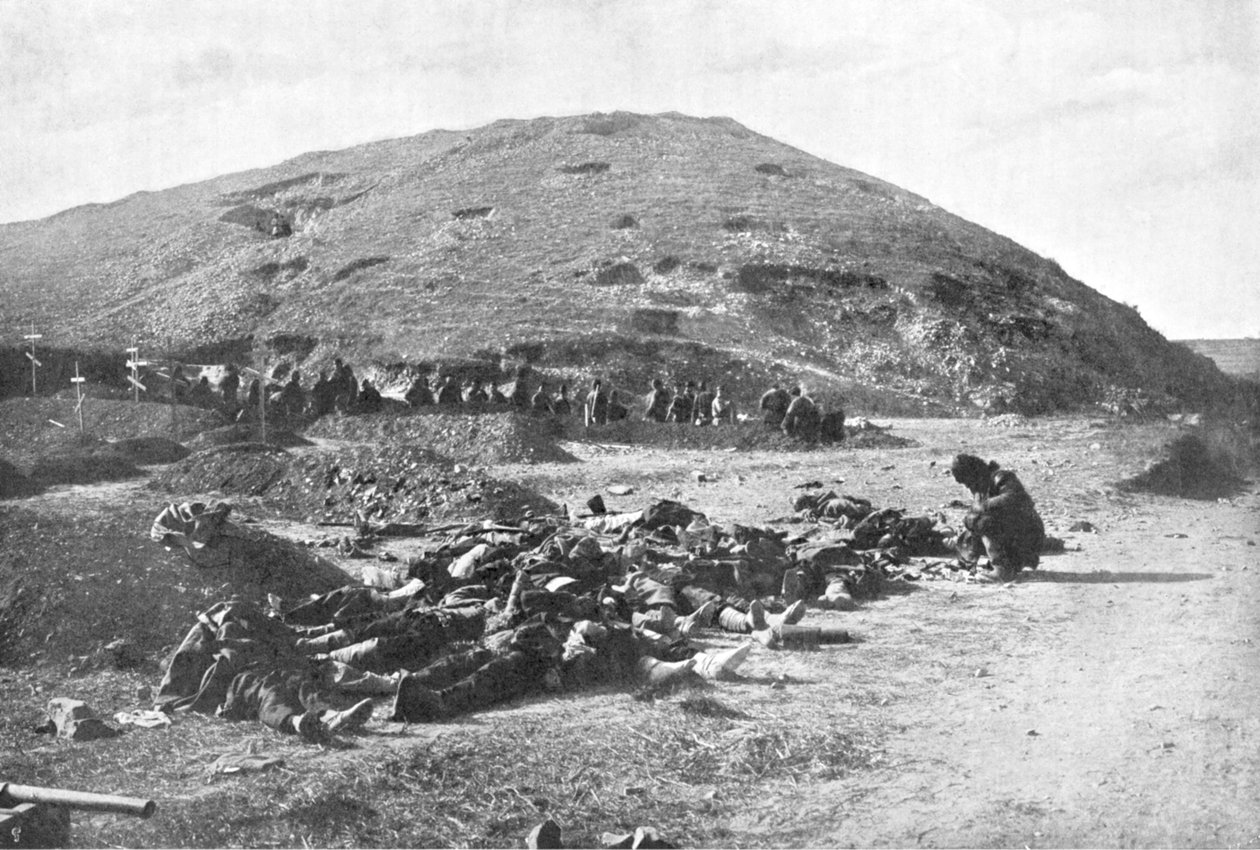 Venäläissotilaat keräävät patruunoita kuolleilta ennen hautaamista, Venäjän ja Japanin sota 1904-5 tekijältä Unbekannt