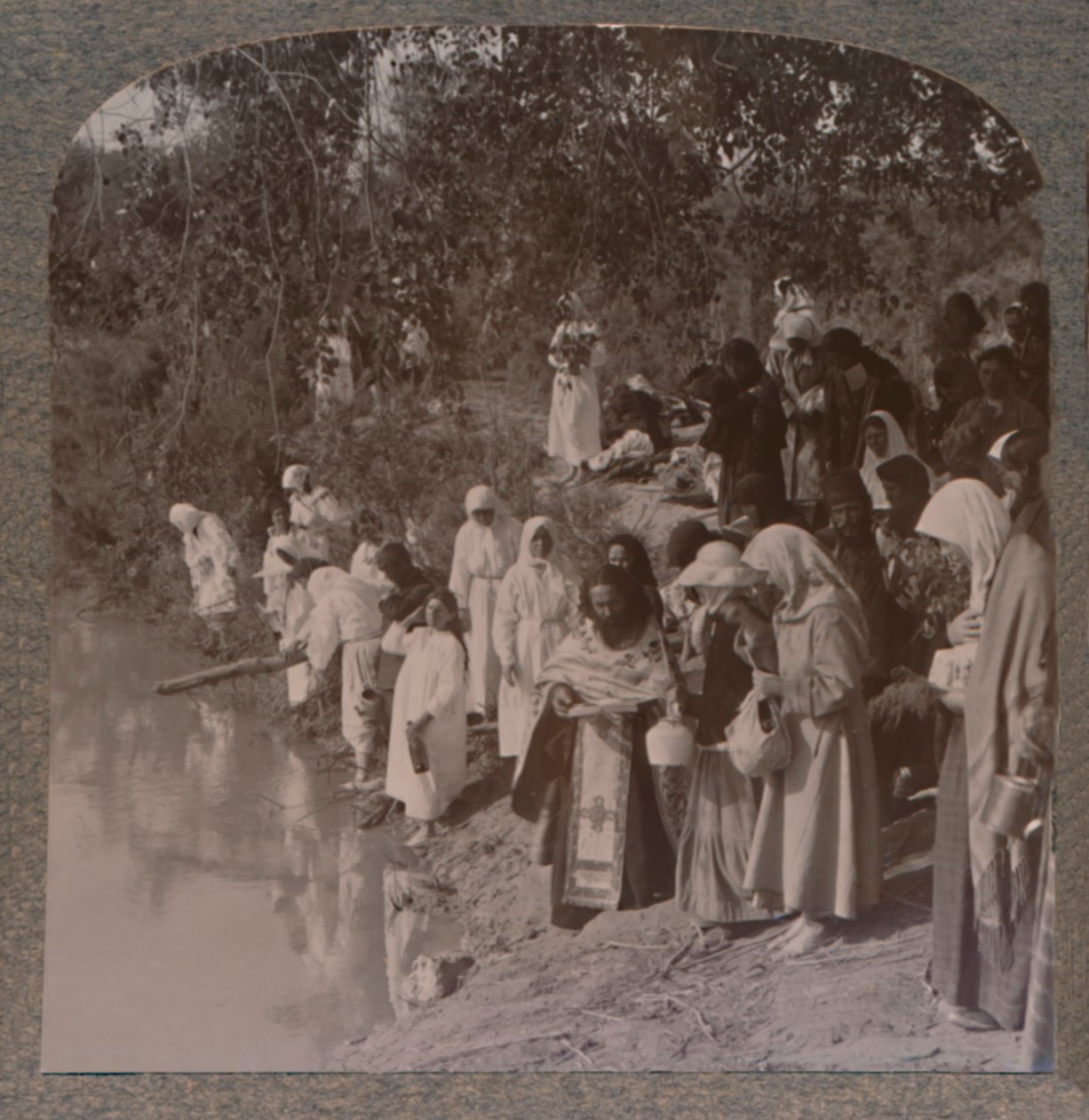 Venäläiset naiset palveluksessa Jordanin rannalla, c1900 tekijältä Unbekannt