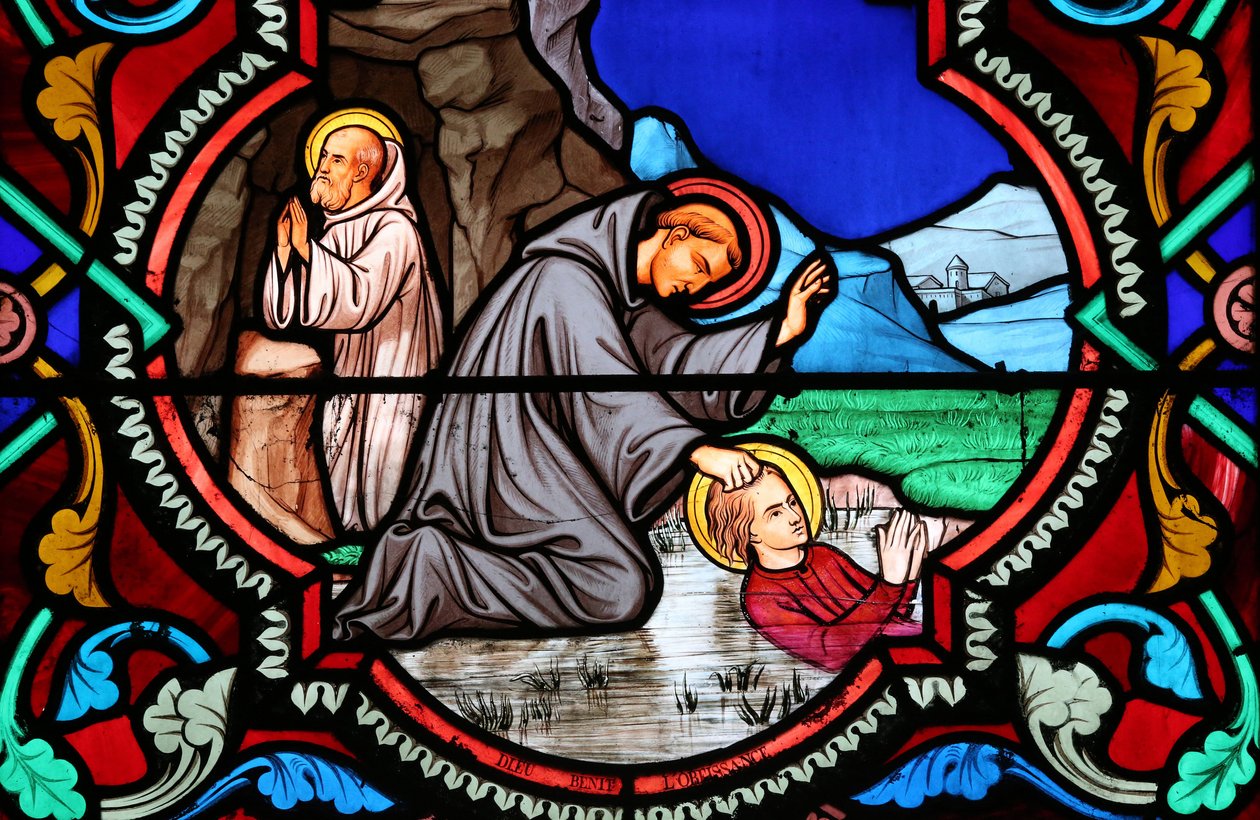 Pyhän sydämen kirkko. Lasimaalaus. Benedictus Nursian. Pyhä Benedictus on Euroopan ja opiskelijoiden suojeluspyhimys, 20160604, Moulins, Ranska tekijältä Unbekannt
