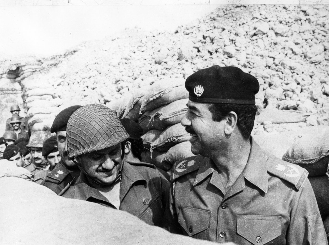 Saddam Hussein tarkastamassa Basran rintamaa, Irak, 1986 tekijältä Unbekannt