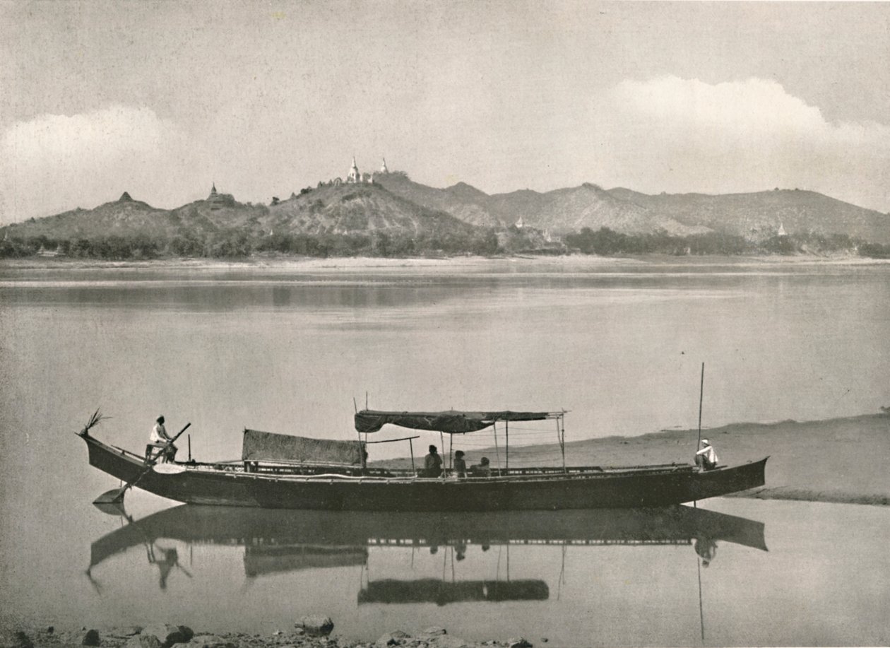 Sagaing, Irrawaddy - jokaisen kukkulan huipulla on pagodi, 1900. tekijältä Unbekannt