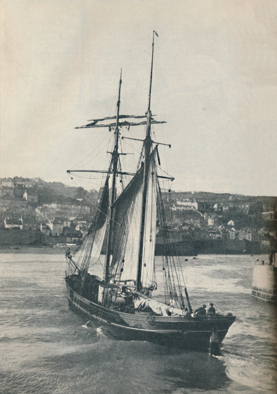 Purjehtimassa Newlyn Harbouriin, Isabella, kaksimastoinen Lancashire-tyyppinen kuunari, 1937 tekijältä Unbekannt