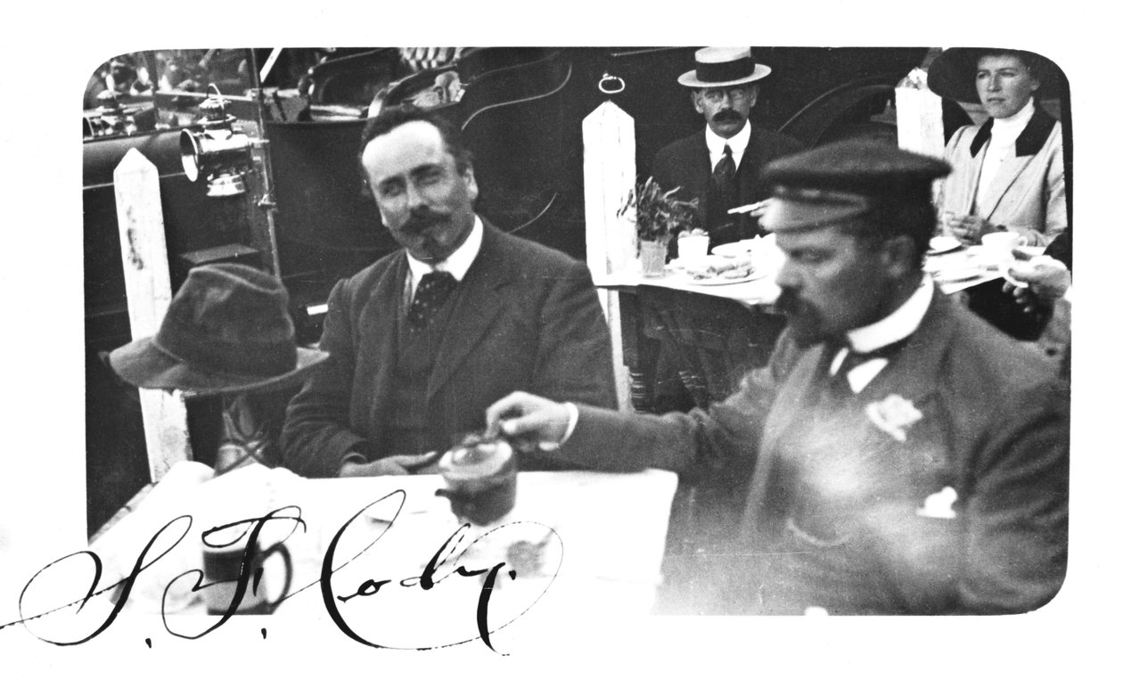 Samuel Franklin Cody 1862-1913, kamera edessä tekijältä Unbekannt