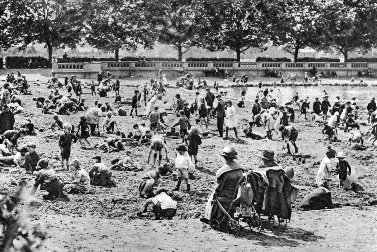 Hiekkalaatikko, Bishops Park, Fulham, Lontoo, 1926-1927 tekijältä Unbekannt