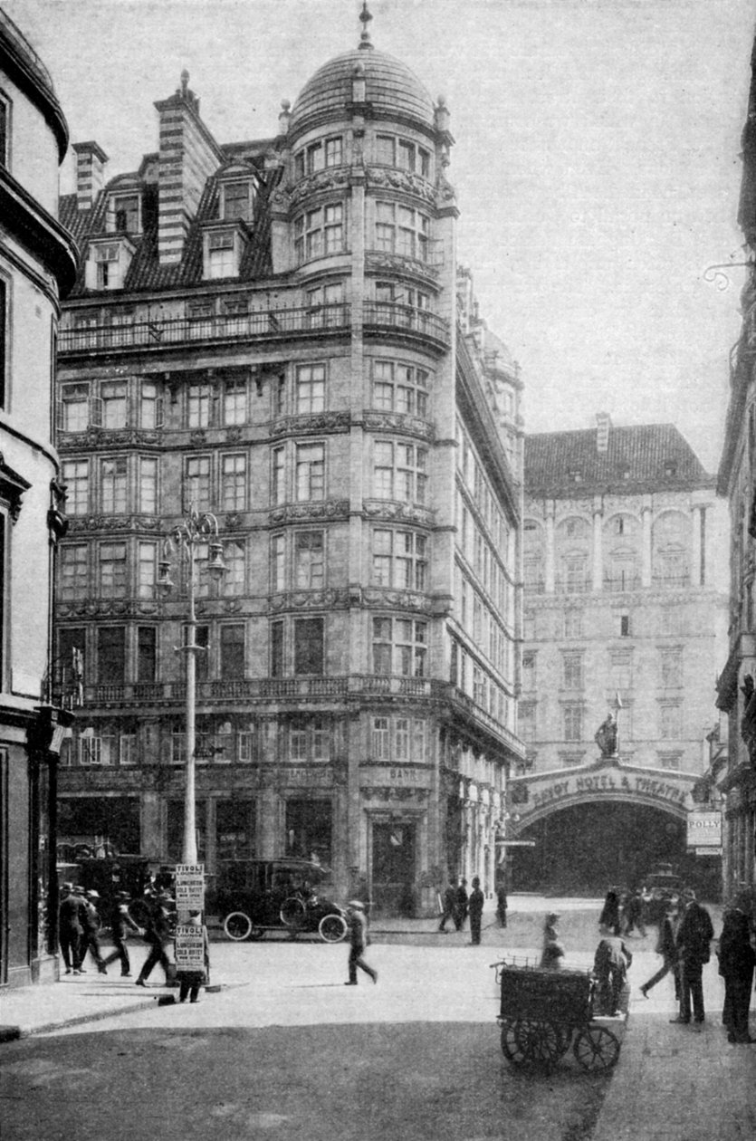 Savoy Hotel and Theatre Strandin toisella puolella Norfolk Streetiltä Lontoossa, 1930-luku tekijältä Unbekannt
