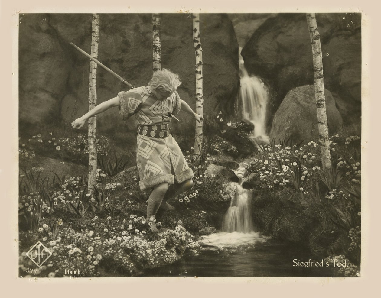 Escena de la pel·lícula Die Nibelungen: Siegfried de Fritz Lang, 1924. finlandès tekijältä Unbekannt