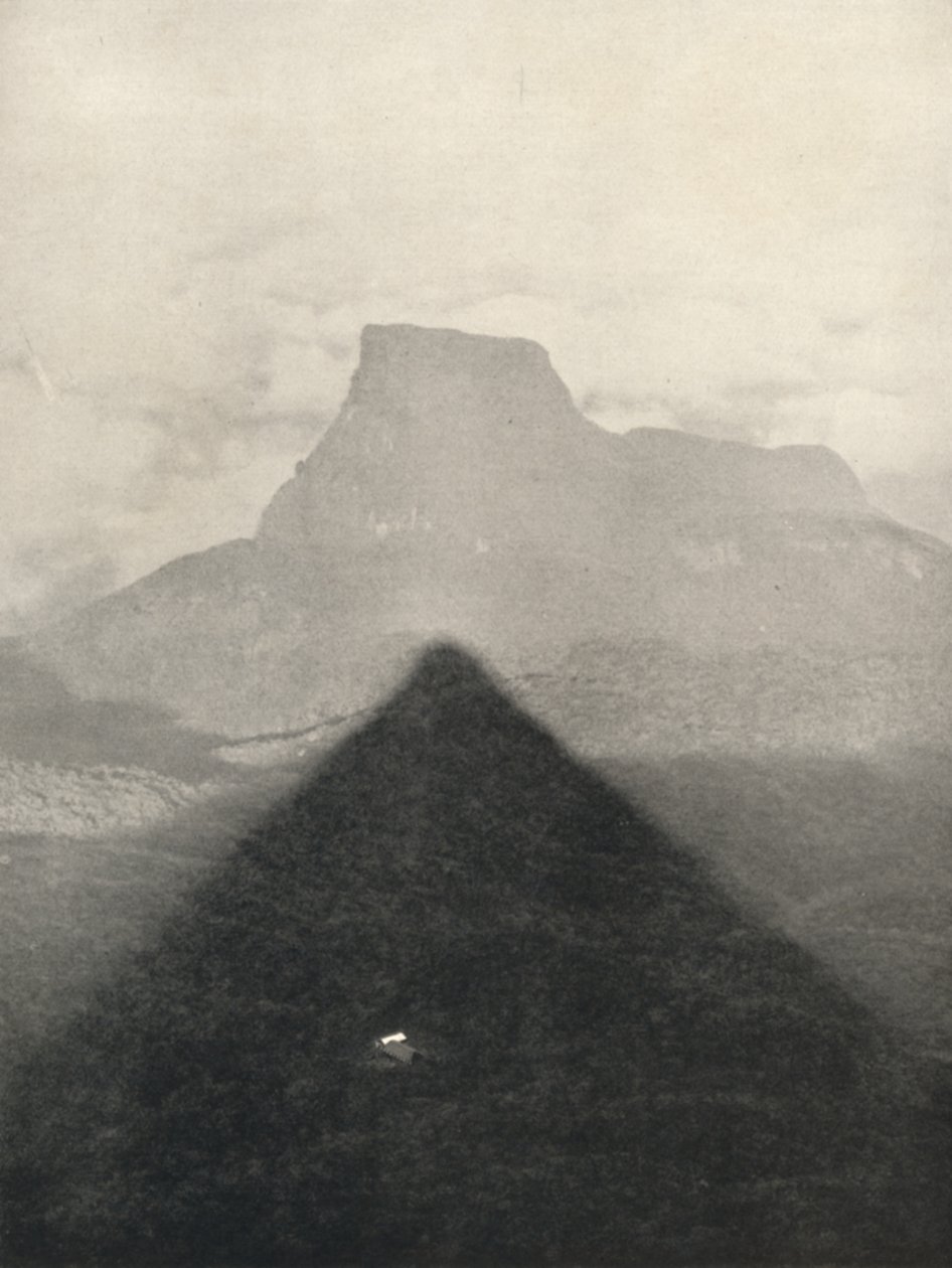 Adamspiken varjo auringonnousun aikaan, 1926 tekijältä Unbekannt