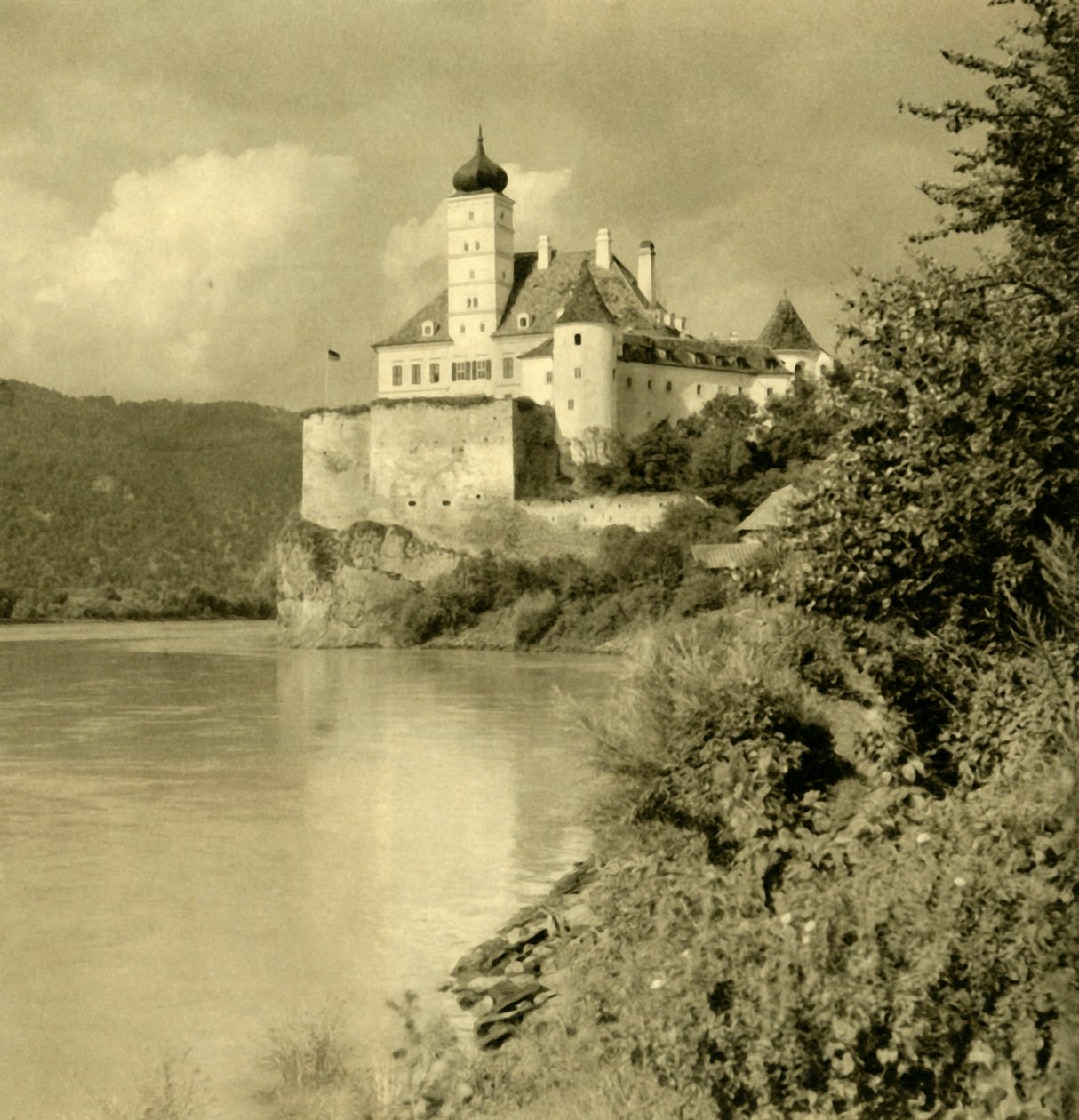 Schloss Schönbühel Tonavan rannalla, Ala-Itävalta, 1935. tekijältä Unbekannt