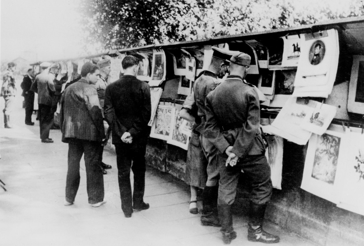 Käytettyjen kirjojen ja painokojujen myynti Seinen rannalla, Saksan miehittämä Pariisi, 1940 tekijältä Unbekannt