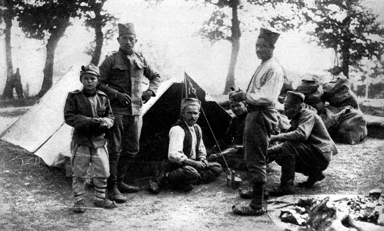 Serbialaiset sotilaat leiriytymässä, ensimmäinen maailmansota, 1914 tekijältä Unbekannt