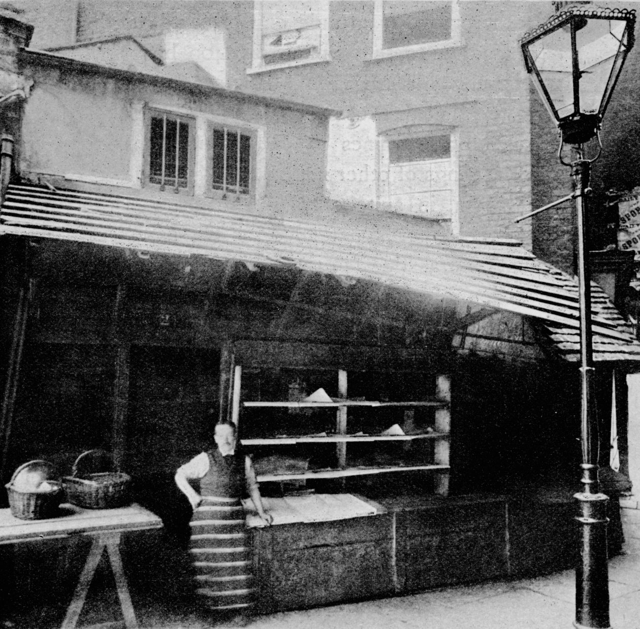 Kauppa ja aurinko, Clare Market, Lontoo, purettu, 1895 1904 tekijältä Unbekannt