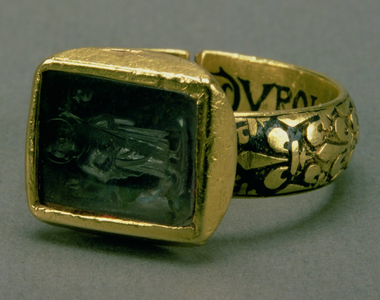 Ranskan kuninkaan Ludvig IX:n (St. Louis) sinettisormus (1215-70) (kulta ja emali) (katso myös 98046) tekijältä Unbekannt