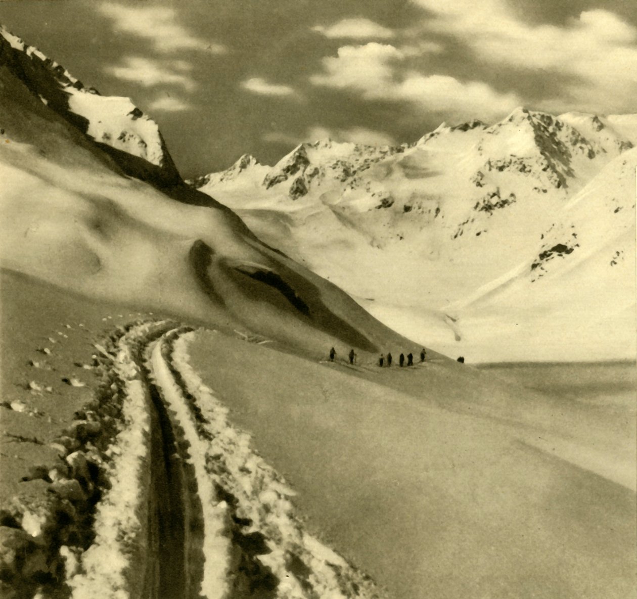 Hiihto Alpeiner Ferner -jäätiköllä Stubain Alpeilla, Itävallassa, 1935. tekijältä Unbekannt