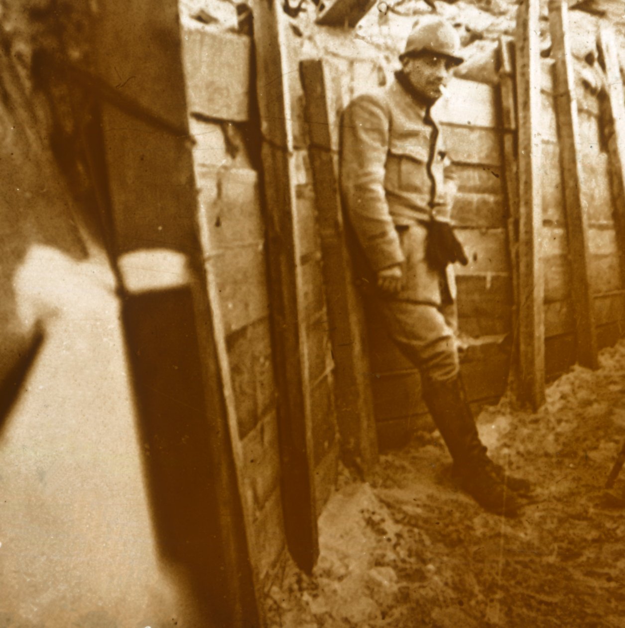 Sotilas juoksuhaudoissa, c1914-c1918 tekijältä Unbekannt