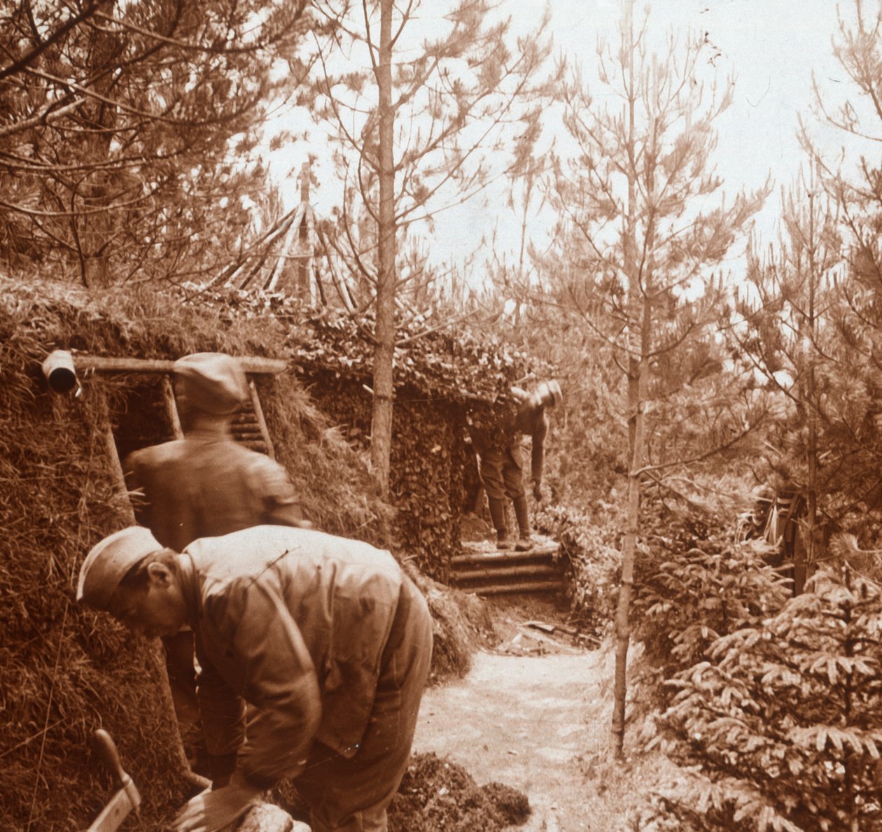 Sotilaat maan peittämissä suojissa, Genicourt, Pohjois-Ranska, c1914-c1918 tekijältä Unbekannt