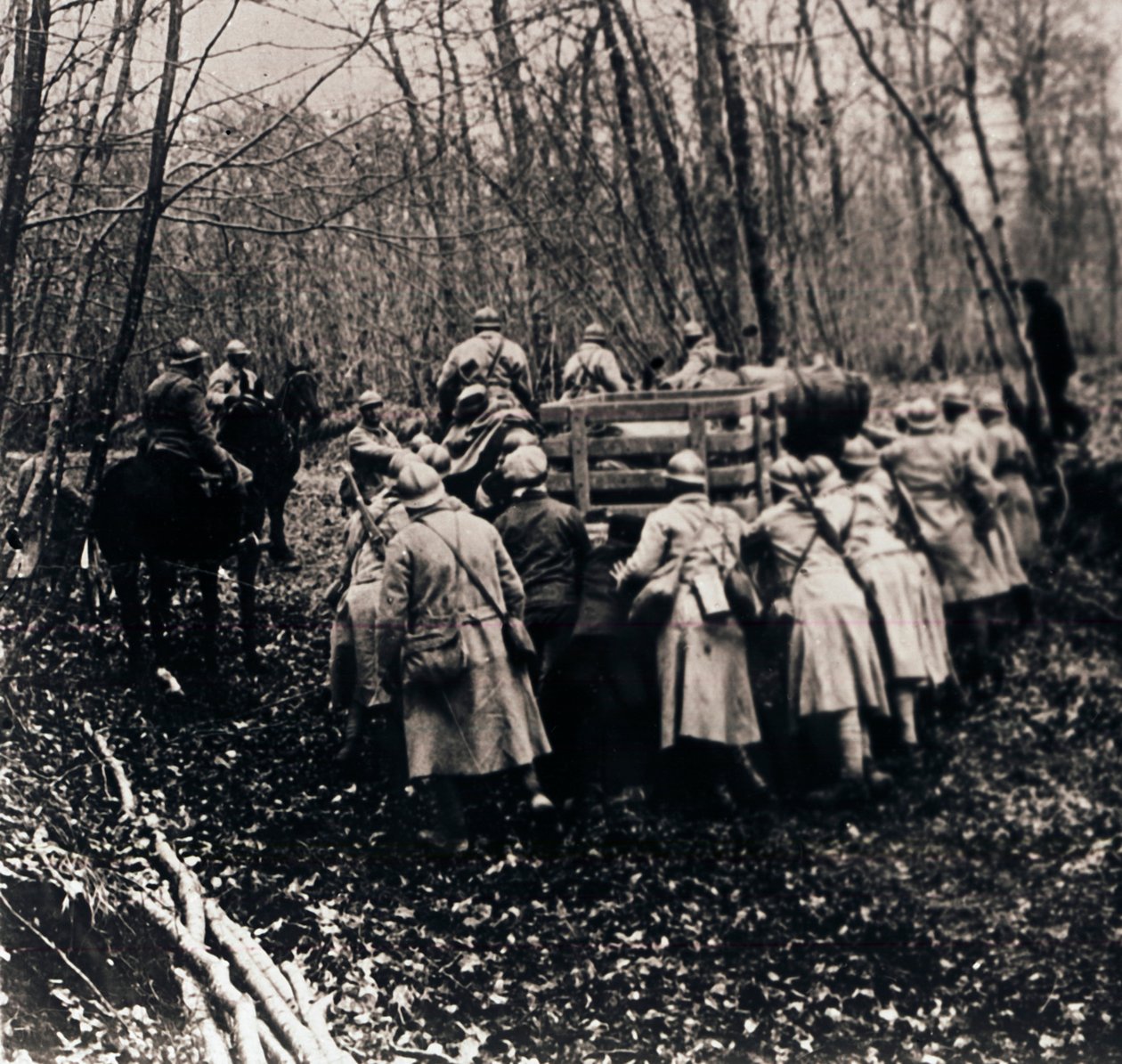 Sotilaat metsässä, c1914-c1918 tekijältä Unbekannt