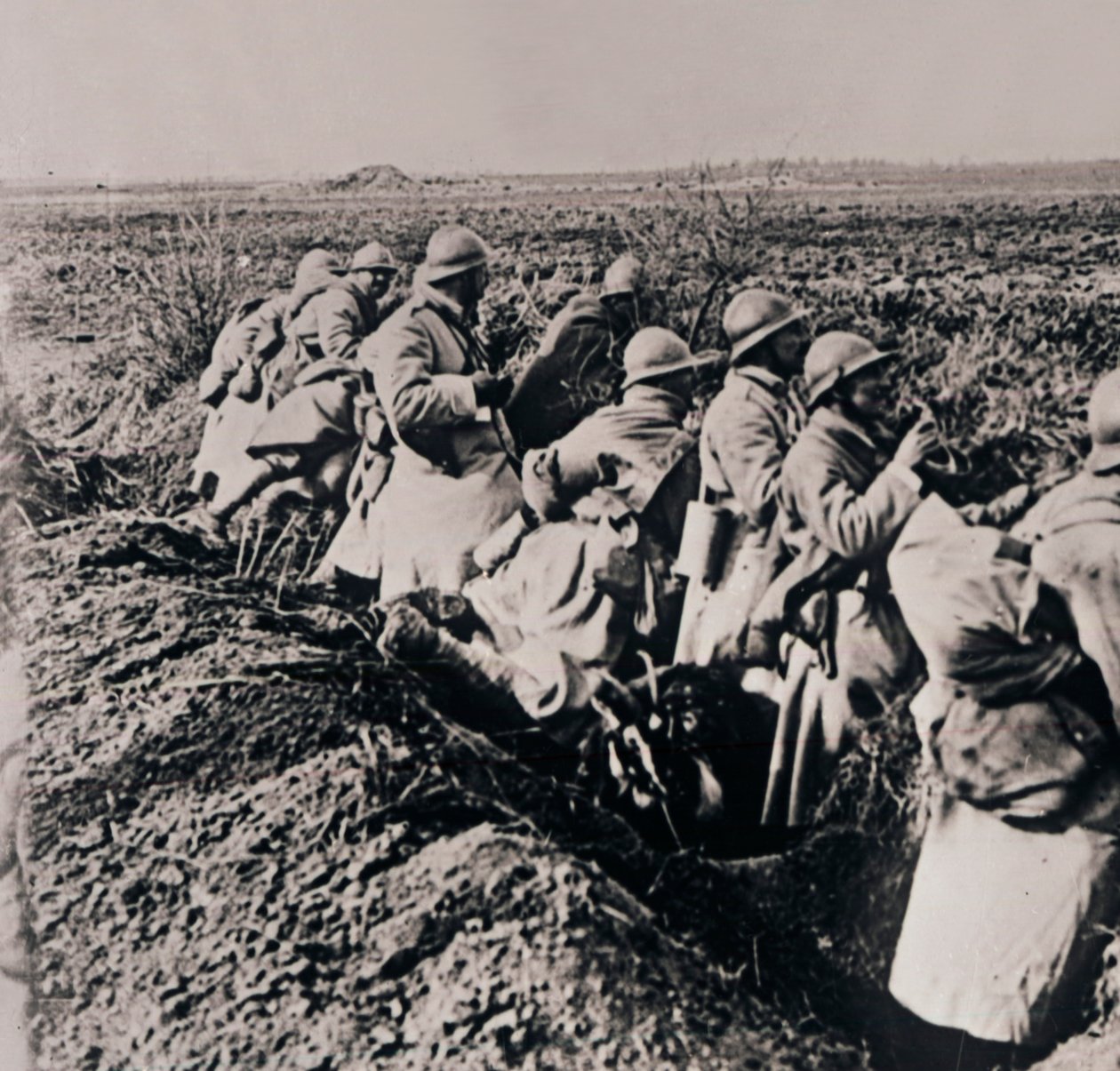 Sotilaat etulinjassa, c1914-c1918 tekijältä Unbekannt