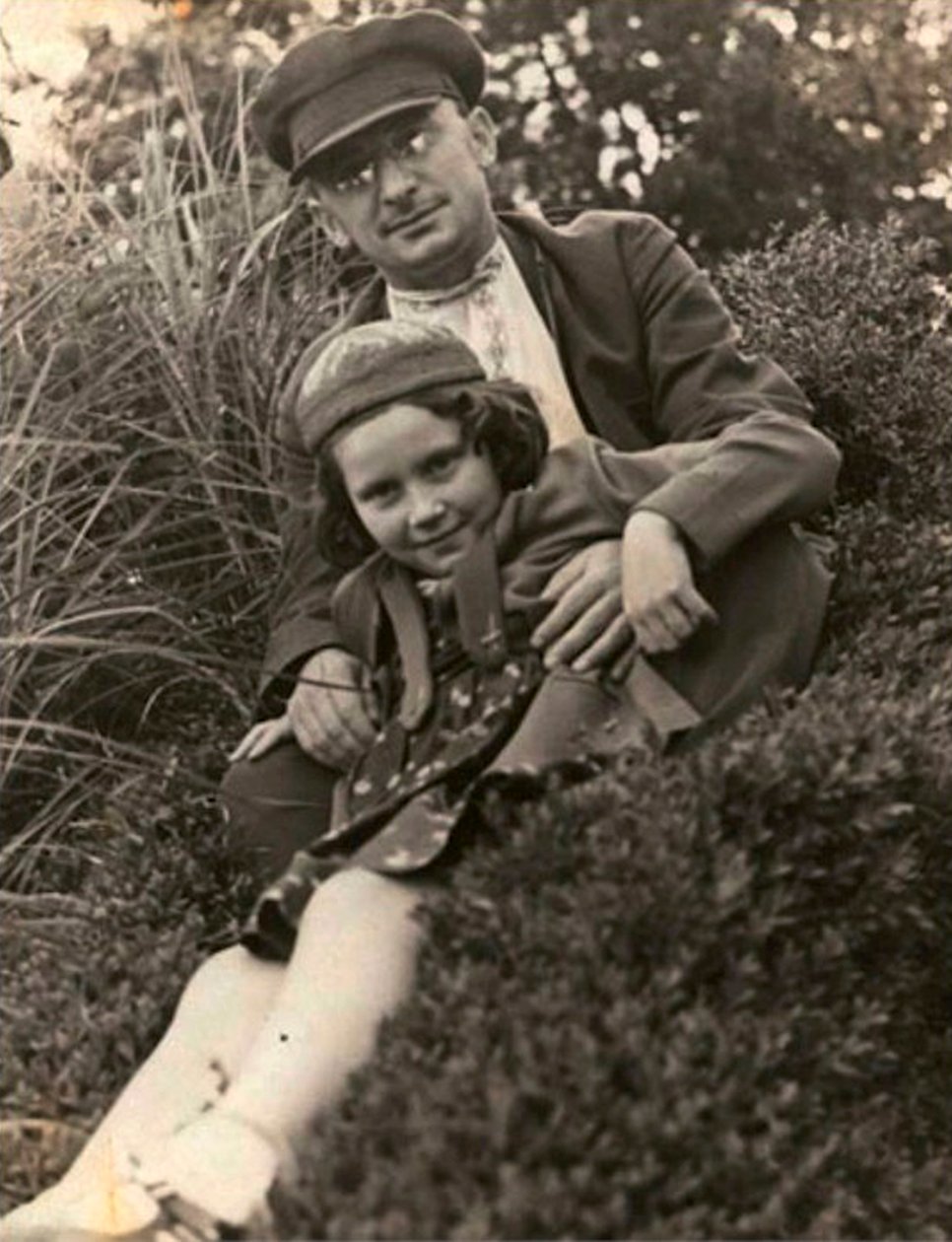 Neuvostoliiton poliitikko Lavrentiy Beria ja Josef Stalinin tytär Svetlana Allilujeva, Neuvostoliitto, 1930-luku tekijältä Unbekannt