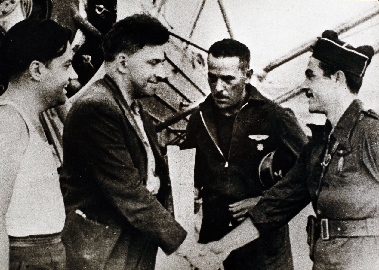 Espanjan sisällissota (1936-1939): Ilia Grigorievich Ehrenburg (1891-1967), venäläinen kirjailija saapuessaan Barcelonan lentokentälle (Espanja) (toinen vasemmalta) Neuvostoliiton sisällissodan kirjeenvaihtajana tekijältä Unbekannt