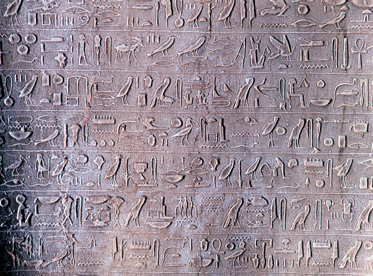 Kiveen veistetyt hieroglyfit Thebasta, muinaisesta Egyptistä tekijältä Unbekannt