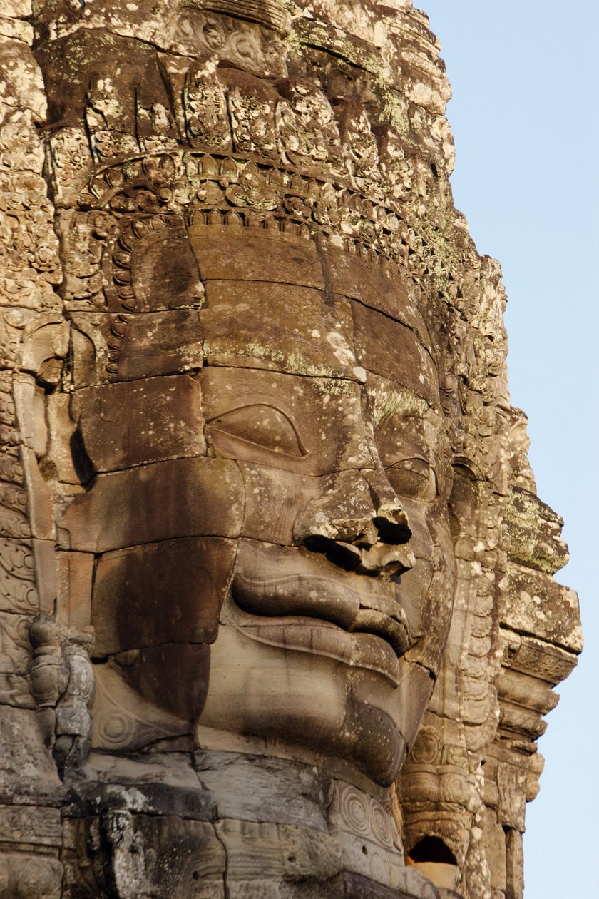 Kiviavot Angkor Thomin Bayon-temppelin torneissa, jotka voivat kuvata Jayavarman VII:tä bodhisattvana. Siem Reap, Kambodža tekijältä Unbekannt