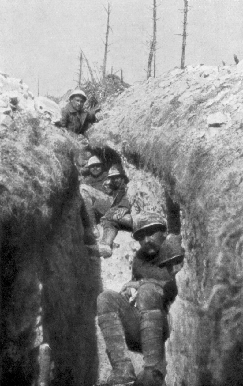 Paarien kantajat kaivannossa, Cornilletin eteläpuolella, ensimmäinen maailmansota, 20. toukokuuta 1917 tekijältä Unbekannt