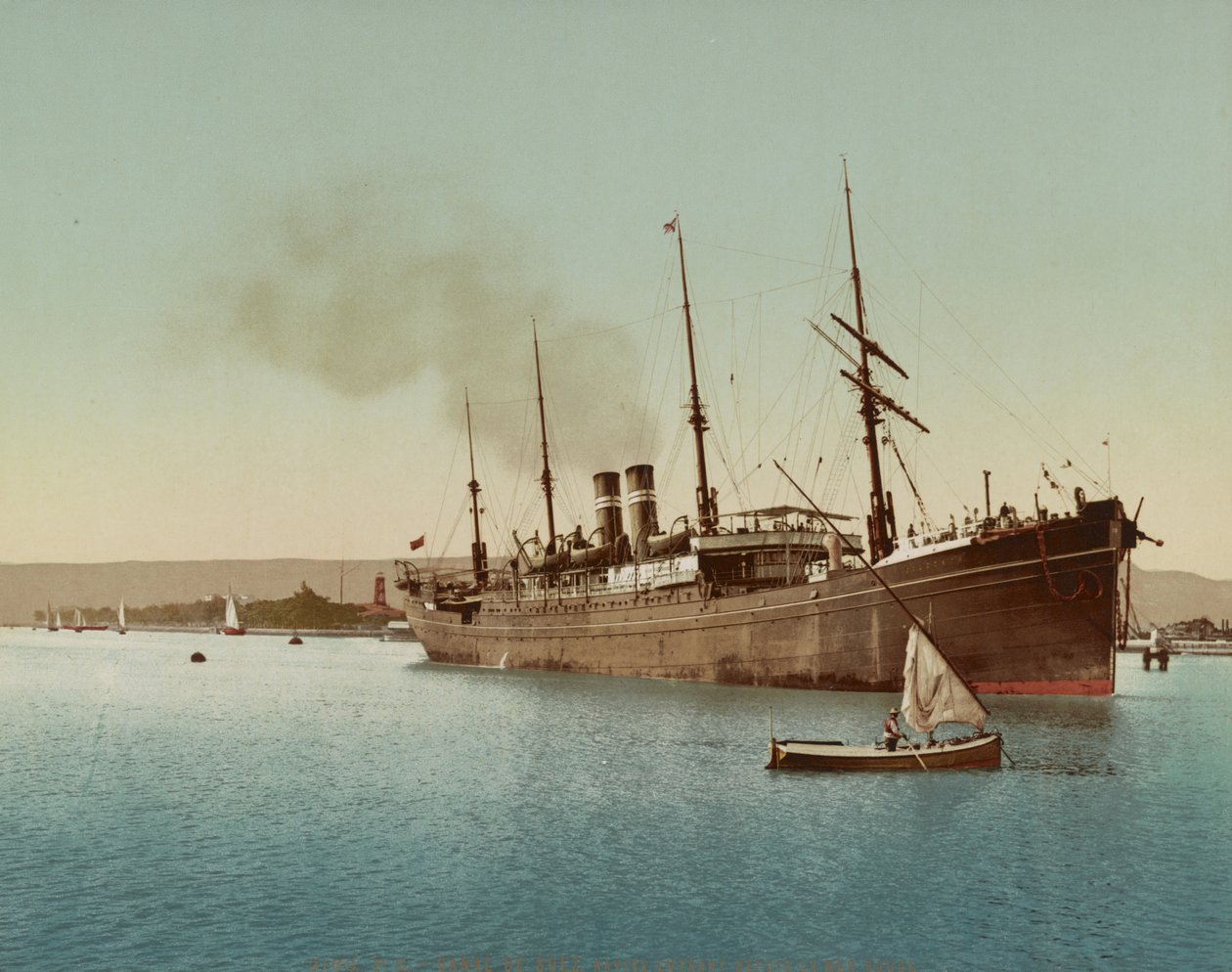 Suezin kanava, laiva saapumassa Punaisellemerelle lähellä Port Tewficia, n. 1900 (värivalokromi) tekijältä Unbekannt