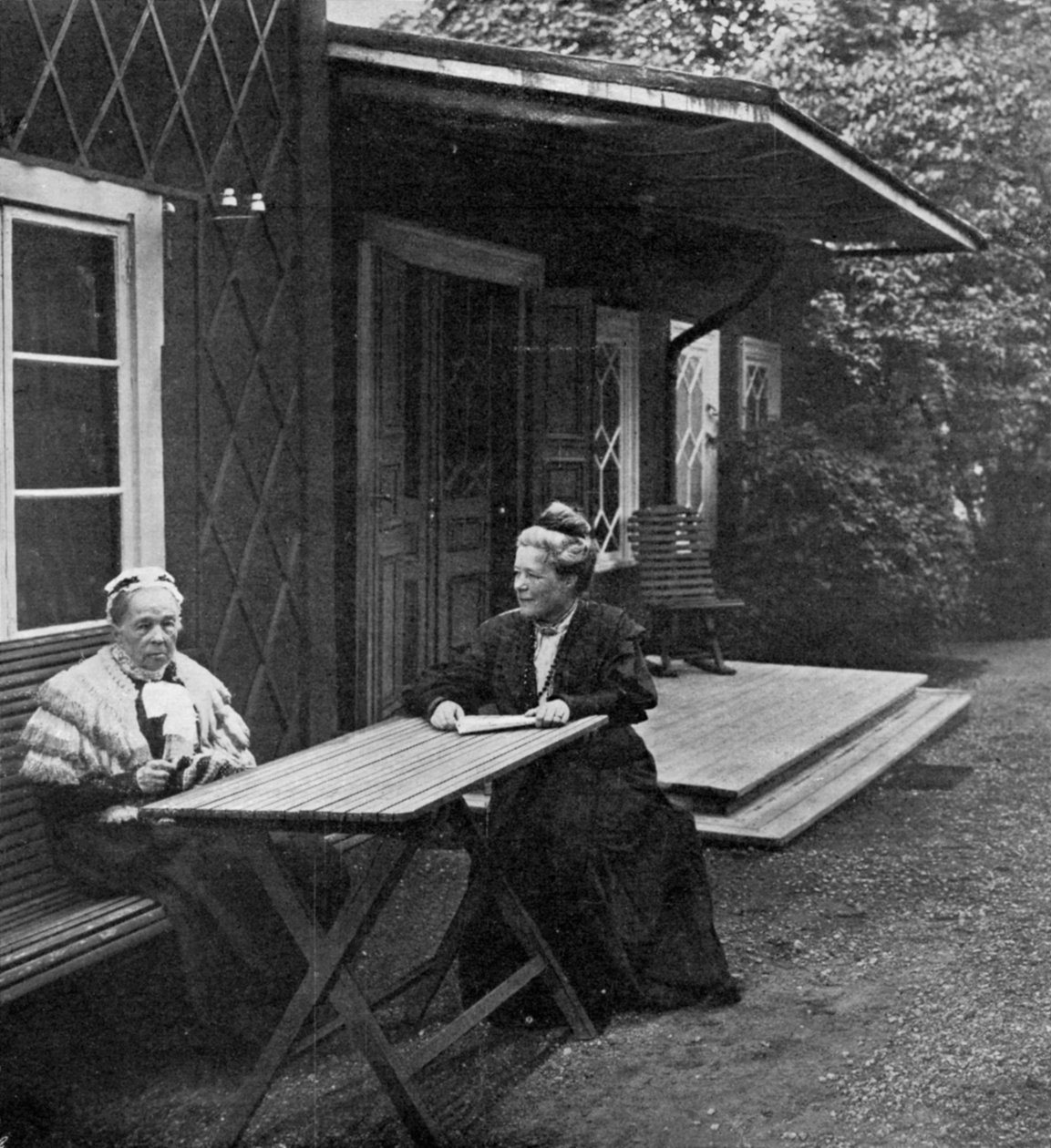 Ruotsalainen kirjailija Selma Lagerlöf ja hänen äitinsä Louise, 1909 tekijältä Unbekannt