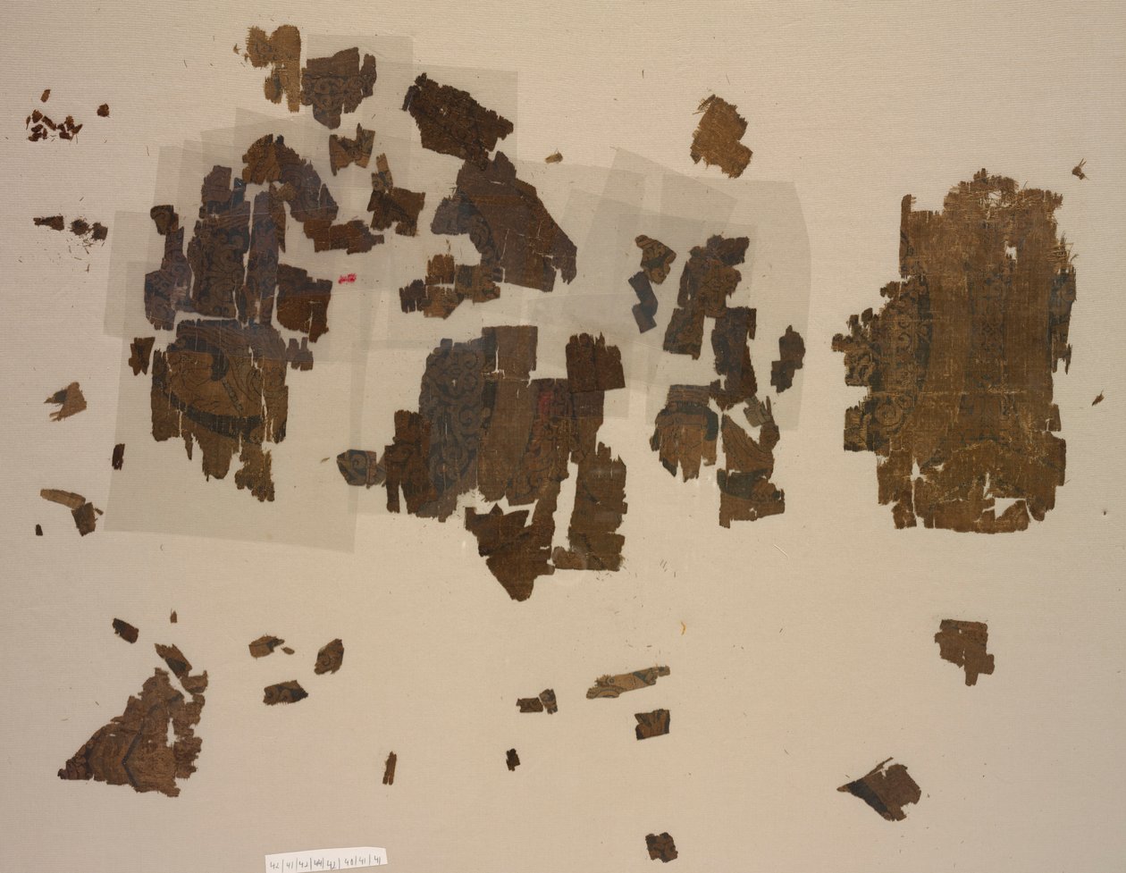 Taqueté-fragmentteja siivekkäillä leijonilla pyöreinä, 899-1160. tekijältä Unbekannt