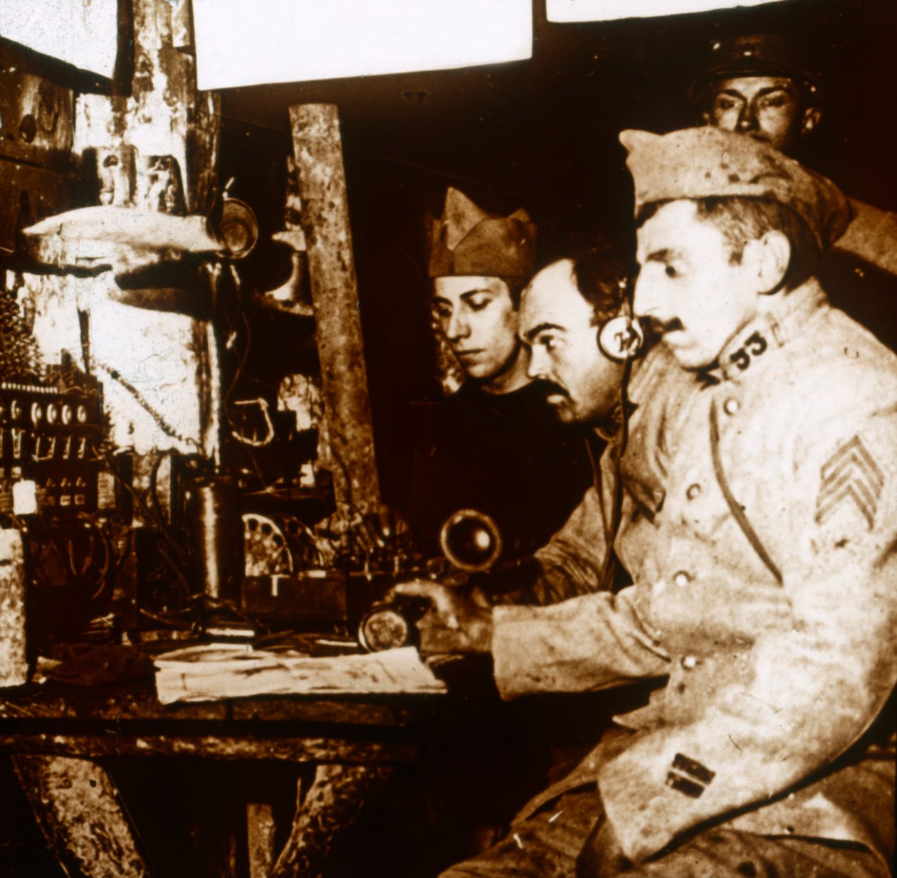 Puhelinsoittaja, c1914-c1918 tekijältä Unbekannt