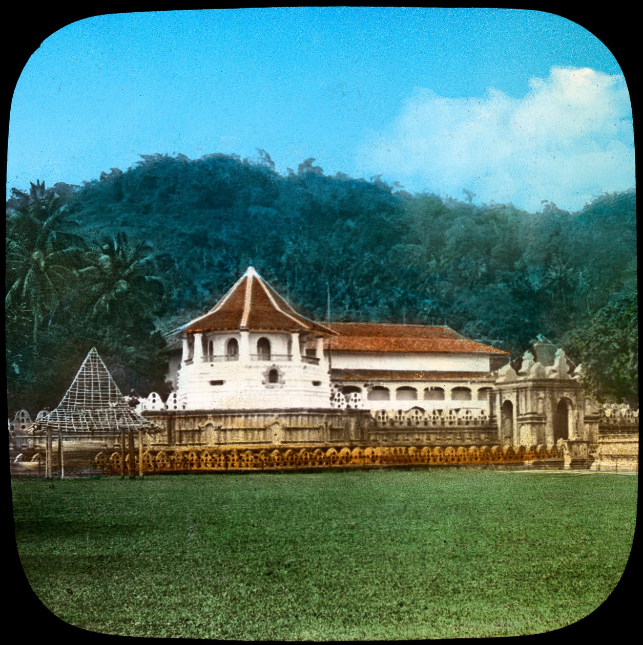 Pyhän hampaan temppeli, Kandy, Ceylon, 1800-luvun loppu tai 1900-luvun alku tekijältä Unbekannt